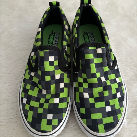 Skechers Kids 13 Sneakers - Black and Green Checkered/Minecraft look alike - Picture 2 of 5
